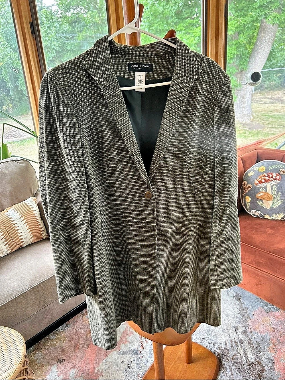 Jones New York Collection Women's Wool Blazer. Size 10. Like New